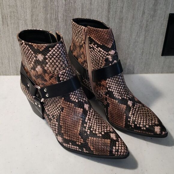 NWT Qupid Faux Snakeskin Fashion Boots Booties Sz 6.5 - Picture 4 of 9